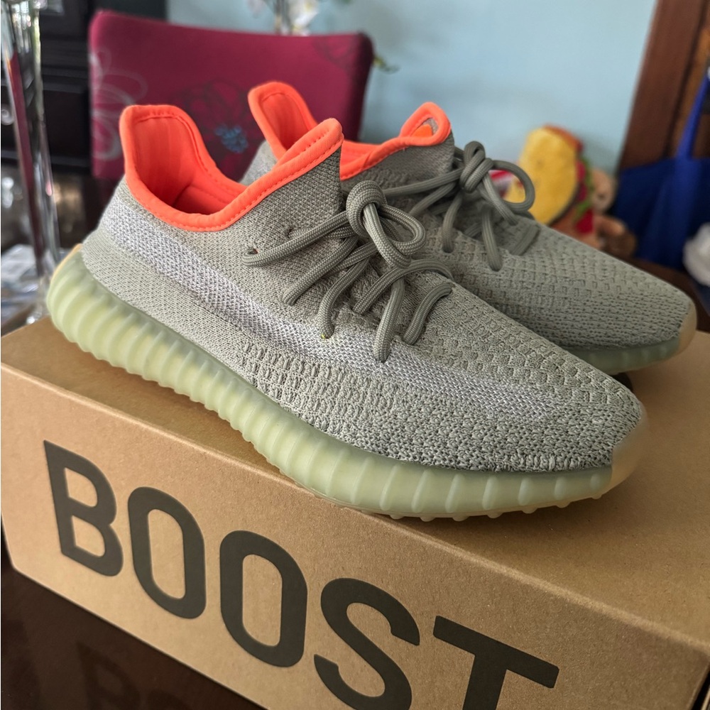 *LIKE NEW* YEEZY BOOST 350 V2